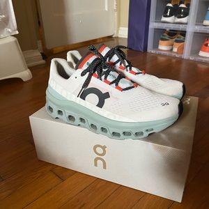 On Running Cloudmonster Size 10.5